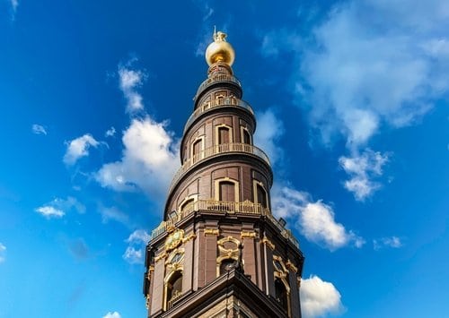 Davanti alla Frelsers Kirke di Copenaghen